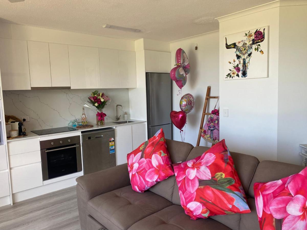 Oceanfront Family Pool & Bbq Apartment